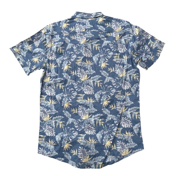 IZOD Saltwater Mens Short Sleeve Button Down Shirt Blue Tropical Floral M NWT - Picture 6 of 6